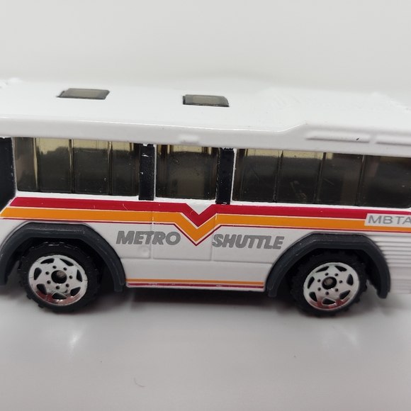 Matchbox Metro Shuttle Bus MBTA Diecast Die-cast Toy - Picture 6 of 16